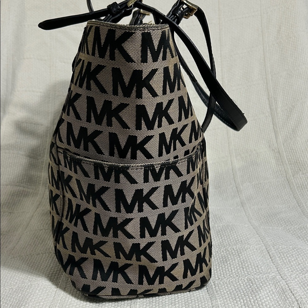 Michael by Michael Kors Jet Set Monogrammed Tote With Adjustable Leather Straps - Picture 5 of 12